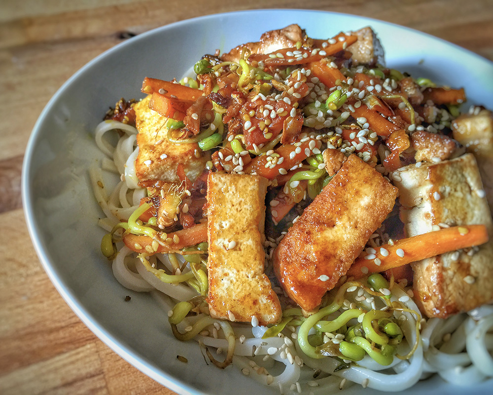 Tagliatelles de riz sautées végétales
