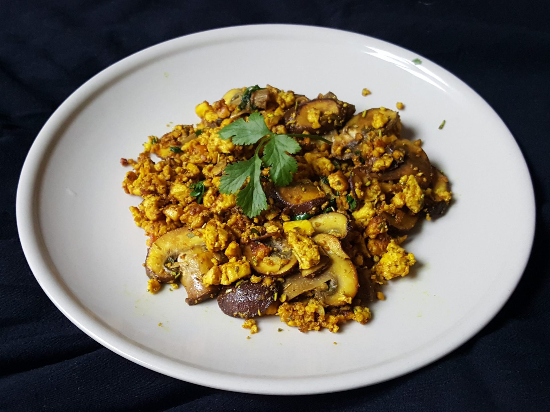 Tofu brouillé aux champignons
