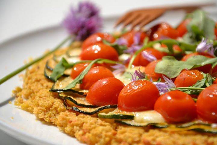 Socca-pizza aux tomates-cerises