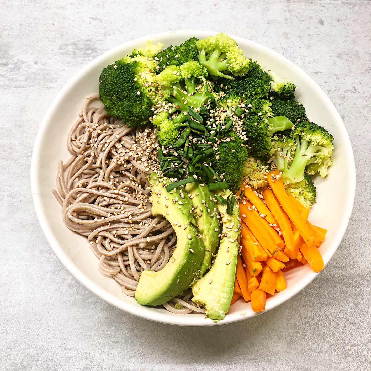 Soba Bowl aux légumes et à la sauce tamari 