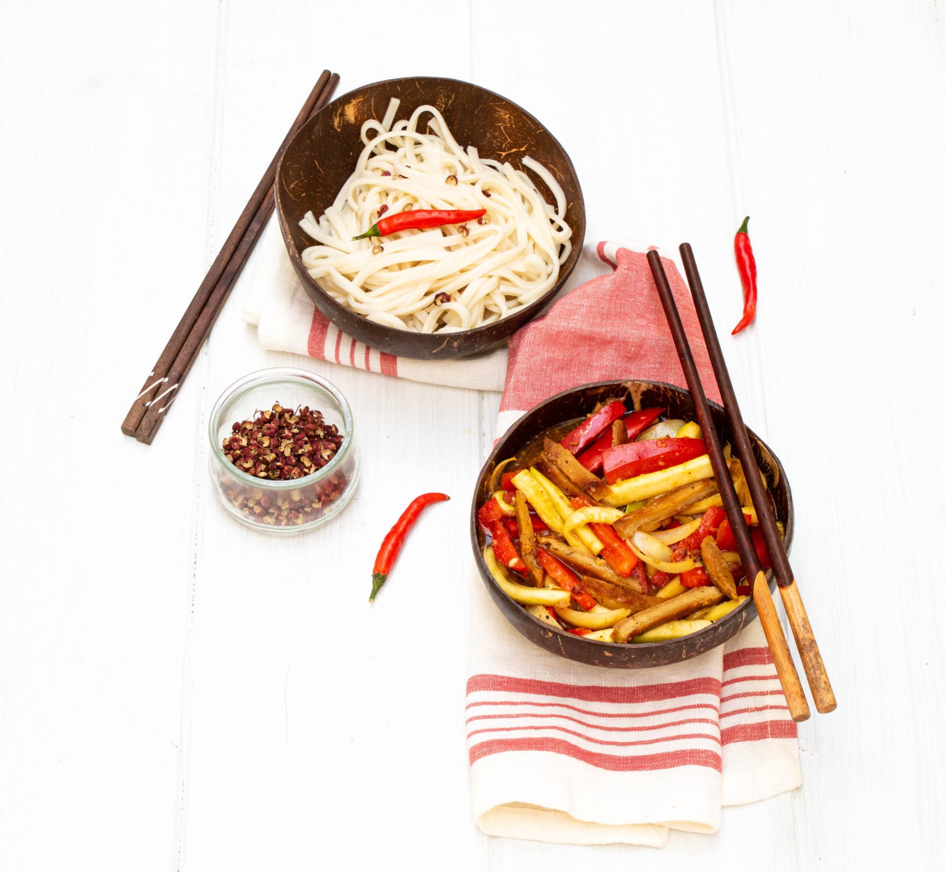 Nouilles Udon et sauce au poivre Szechuan 